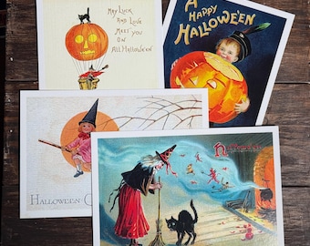 Puede incluir: Cuatro postales de Halloween de estilo vintage con ilustraciones de un globo aerostático de calabaza, un niño con una calabaza, un niño con sombrero de bruja en una escoba y una bruja con un gato negro y pequeños diablos rojos.