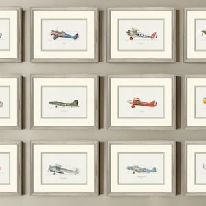 Láminas artísticas de aviones vintage enmarcadas para habitación infantil y de niño: juego de 12 láminas artísticas en acuarela dibujadas a mano con aviones estadounidenses.