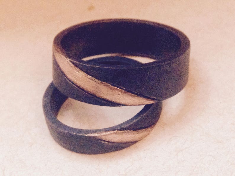 Wedding band in oxidized sterling silver with a rose gold stripe