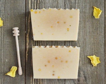 Bee My Honey Soap | Oatmeal Milk and Honey Soap w/ Sweet Honey Scent | No Coconut | Farmhouse Soap | Dry Skin Goat Milk Soap | Honeycomb Bar