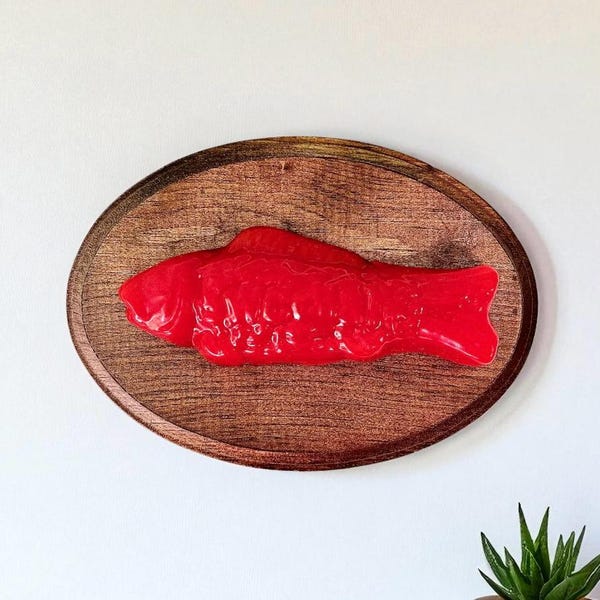 トロフィーフィッシュ壁掛けドーパミンデコレーションフェイクフードギフトアイデア友人へのノスタルジックなマキシマリストギャラリー壁装飾折衷的なフードアートキャンディ