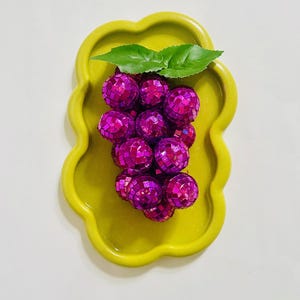 Decoração de parede com uvas discoteca/Decoração de dopamina/Decoração maximalista/Comida falsa/Decoração de comida/Pop art/Escultura de parede/Decoração descolada/Cozinha/Decoração de Páscoa