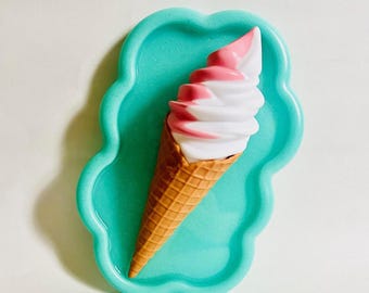 Erdbeer & Vanille Eis Wandbehang/ Dopamin Dekor/ Maximalist Dekor/ Fake Food/ Essen Dekor/ Pop Art/ Wandskulptur/ Funky Dekor