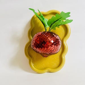 Decoração de parede de beterraba discoteca/Decoração de dopamina/Decoração maximalista/Comida falsa/Decoração de comida/Pop art/Escultura de parede/Decoração descolada/Cozinha/Decoração de Páscoa