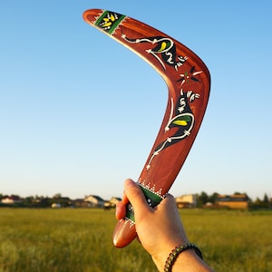 BUMERANG &quot;&quot;Känguru&quot;&quot;.&quot; Handgefertigter und flugerprobter Bumerang aus Holz. Bumerang vom traditionellen Typ. Geschenk für Vater oder Ehemann