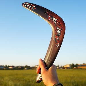 Boomerang "Lizard". Returning Boomerangs for sale. Traditional type boomerang. Aboriginal style boomerang
