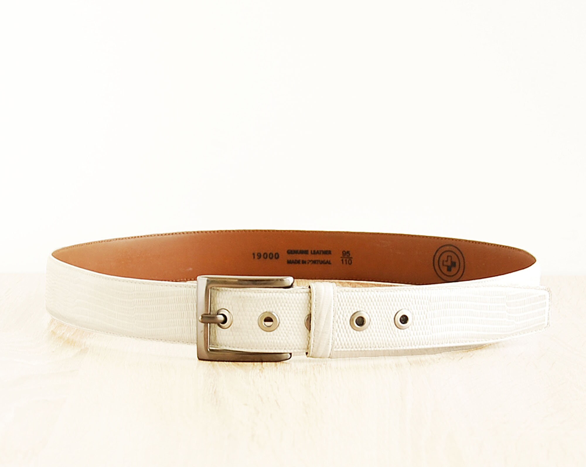 Second Hand White Leather Lizard Textured Men display picture 3