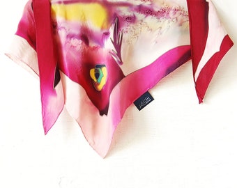 Bandana triangulaire en soie pour femmes peint à la main, foulard en soie rose magenta