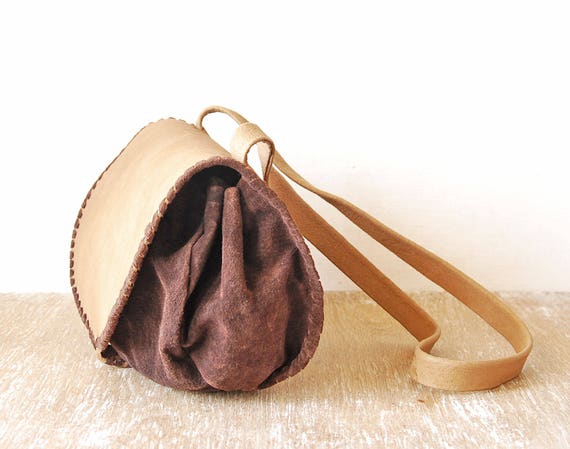Grand sac à main femme en cuir vintage à bandoulière médiéval