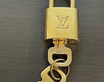 Louis Vuitton padlock and two keys unpolished #319 lock brass #10893