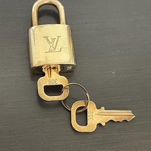 Cadeado Louis Vuitton e duas chaves sem polimento nº 309, latão nº 11676