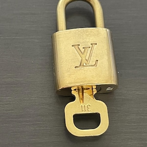 Cadeado especial Louis Vuitton Pinkerly e uma chave #311, latão