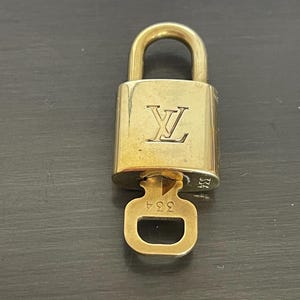 Cadeado especial Louis Vuitton Pinkerly e uma chave #334, latão