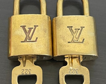 #339 Authentic LOUIS VUITTON Lock & Key set Padlock brass Unpolished LV