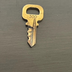CHAVE Louis Vuitton Apenas uma chave #300 fechadura de latão