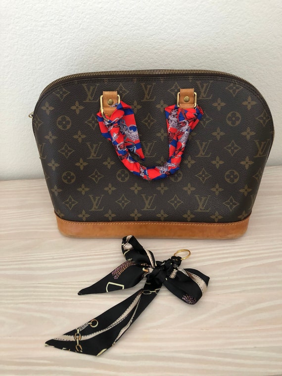 Speedy 25 with twilly and charm  Scarf on bag, Louis vuitton handbags, Louis  vuitton