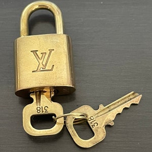 LOUIS VUITTON Brass Lock and Key Set #300 228355