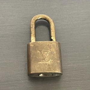 Cadeado Louis Vuitton e fechadura SEM CHAVE nº 305 latão nº 11694