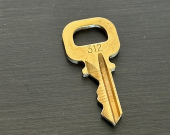 KEY Louis Vuitton Only one key #312 lock brass