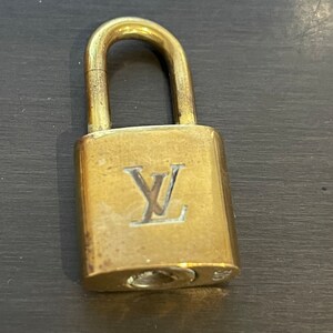 LOUIS VUITTON AUTH BRASS LOCK & KEY PADLOCK- POLISHED! Fits all bags!  USA