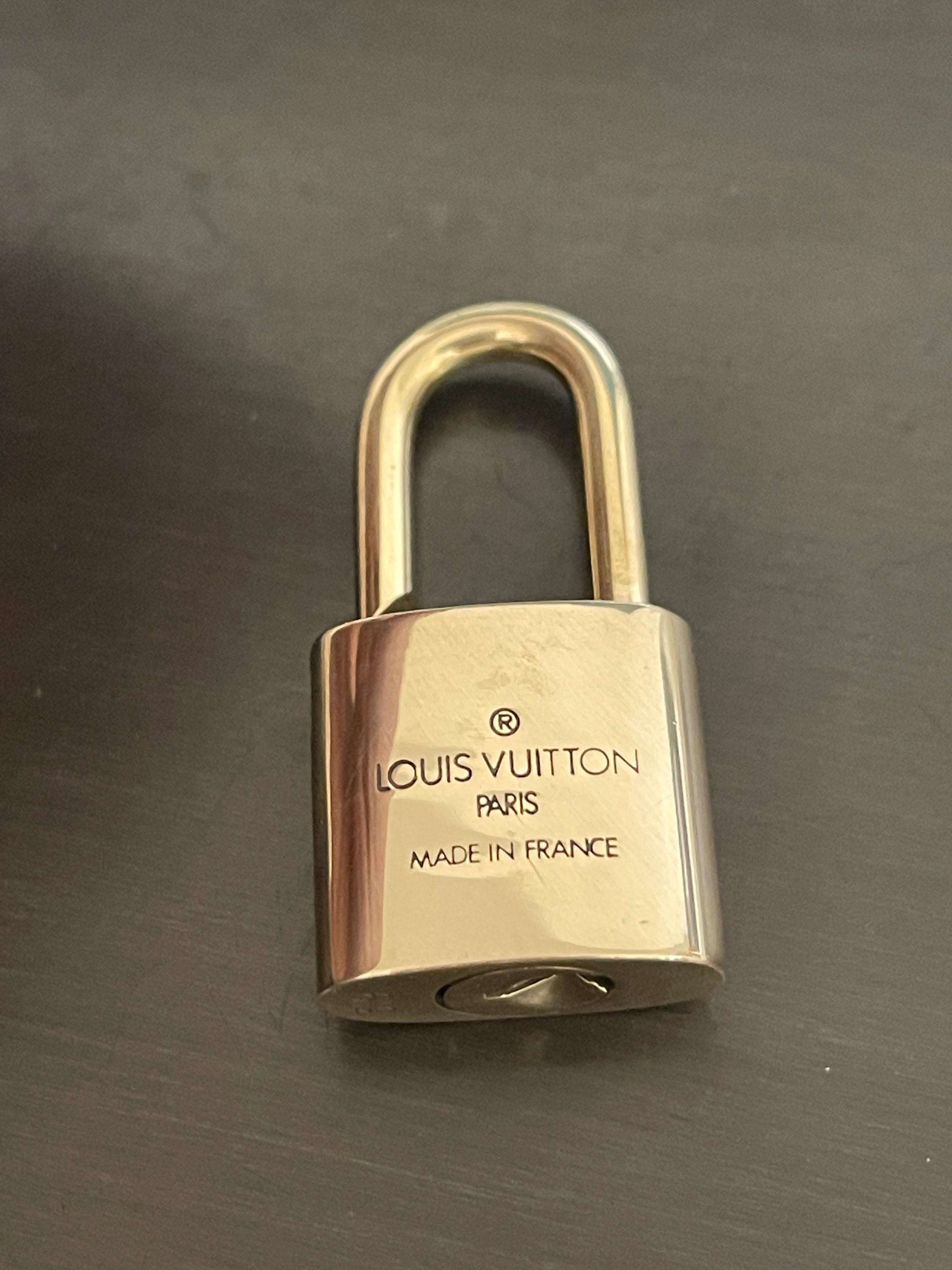 LOUIS VUITTON カデナ パドロック316 317 318 319 LOUIS VUITTON カデナ パドロック316 317 318 319 LOUIS VUITTON