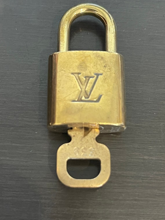 Pinkerly Special Louis Vuitton Padlock and One Key 339 Lock Brass