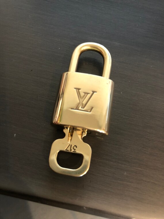 Louis Vuitton padlock and one key #317 lock brass