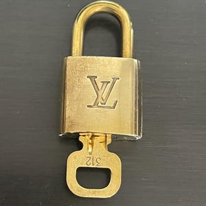 Cadeado especial Louis Vuitton Pinkerly e uma chave #312, latão