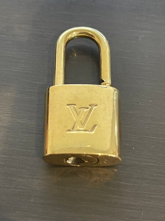 Louis Vuitton padlock and NO KEY #318 lock brass #