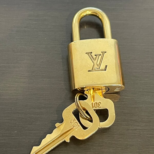 Louis Vuitton padlock and two keys unpolished #301 lock brass #10995