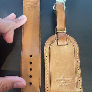 Etiqueta de identificação para bagagem de couro vachetta Louis Vuitton com etiqueta de nome e fivela de alça poignet #11419