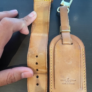 Etiqueta de identificação para bagagem de couro vachetta Louis Vuitton com etiqueta de nome e fivela de alça poignet #11421