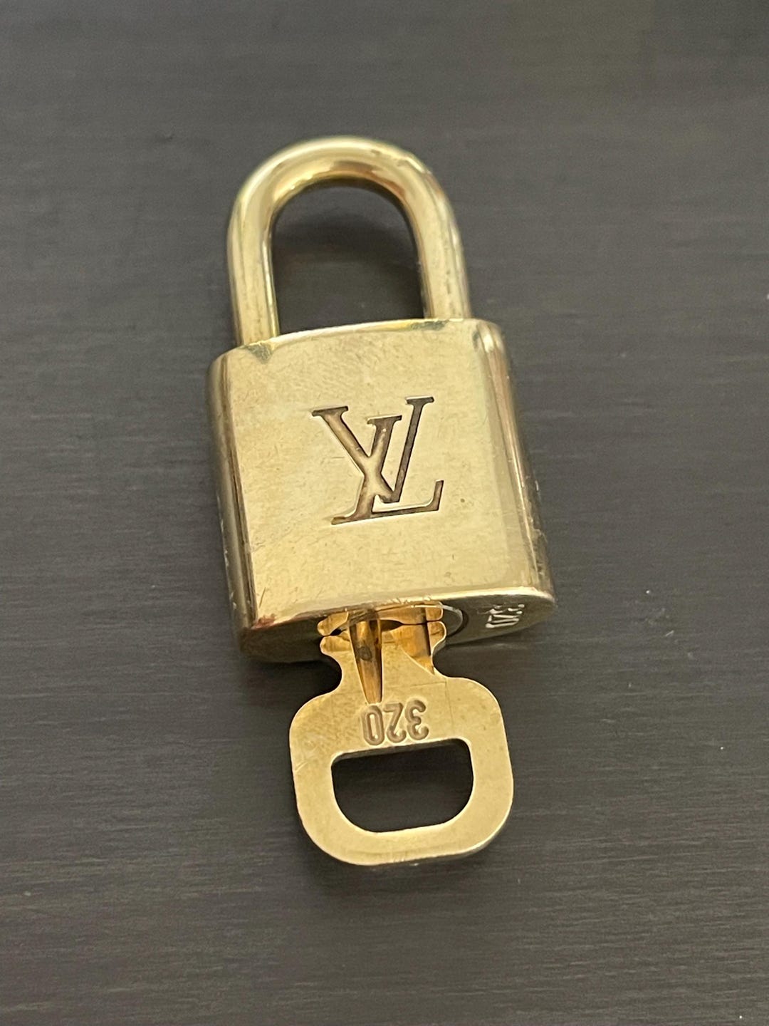 ピンカリースペシャル ルイ・ヴィトン 南京錠とキー1個 #320 ロック