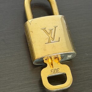 Louis Vuitton Lock 305 - Etsy