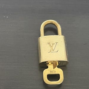 Cadeado especial Louis Vuitton Pinkerly e uma chave nº 436 latão