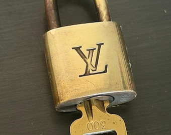 Pinkerly Special Louis Vuitton padlock and one key #300 lock brass