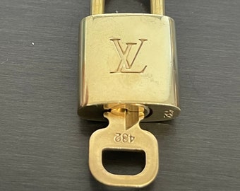 Louis Vuitton Single Lock & Key Set #318  Louis vuitton, Louis vuitton  bag, Vuitton