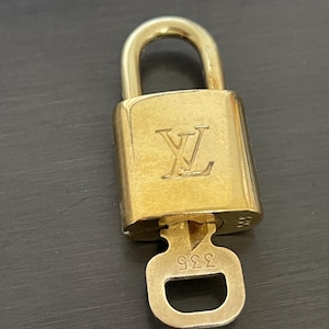 Cadeado especial Louis Vuitton Pinkerly e uma chave #335, latão