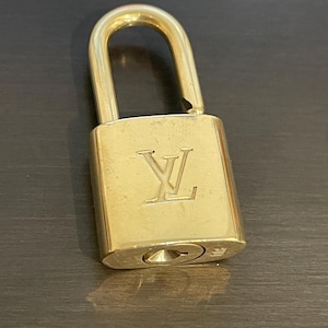 Cadeado Louis Vuitton e fechadura SEM CHAVE nº 300 latão nº 11226