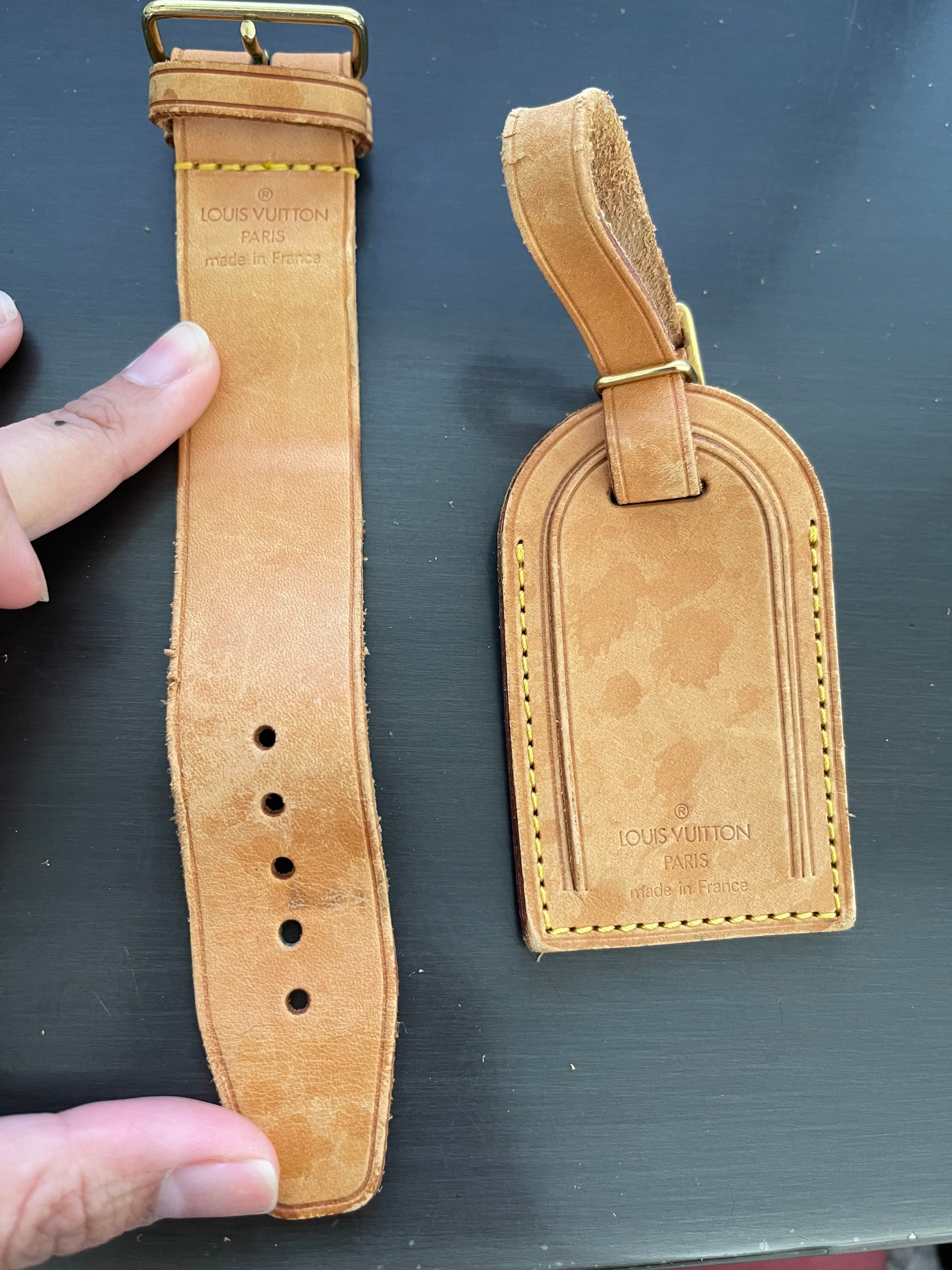 LOUIS VUITTON Vachetta Luggage Tag : Poignet Set in 2023