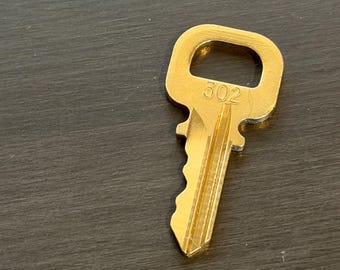 KEY Louis Vuitton Only one key #302 lock brass