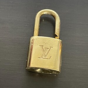 Cadeado Louis Vuitton e fechadura SEM CHAVE nº 318 latão nº 11702
