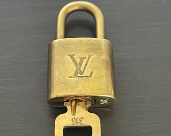 #340 Authentic LOUIS VUITTON Lock & Key set Padlock brass Unpolished LV