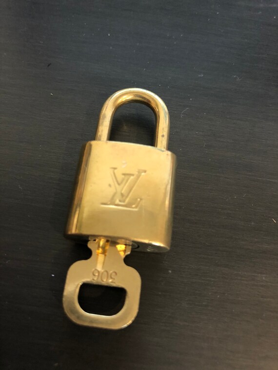PINKERLY Special Louis Vuitton padlock and one key