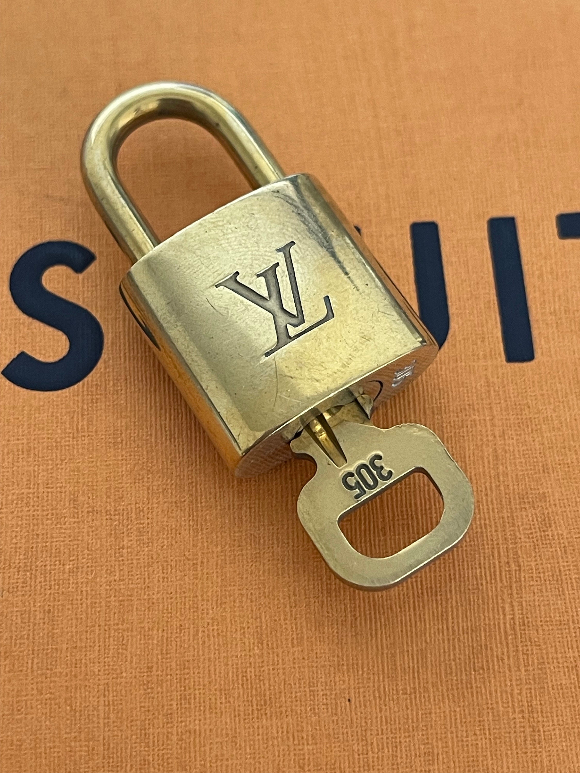 louis vuitton padlock and key