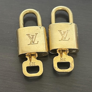 Louis Vuitton dois cadeados e CHAVES #314 e 323, latão #11665