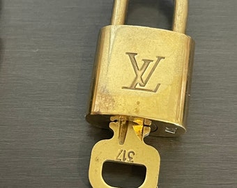 Louis Vuitton padlock and two keys unpolished #318 lock brass #10392