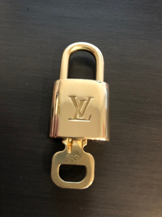 Louis Vuitton padlock and one key #319 lock brass