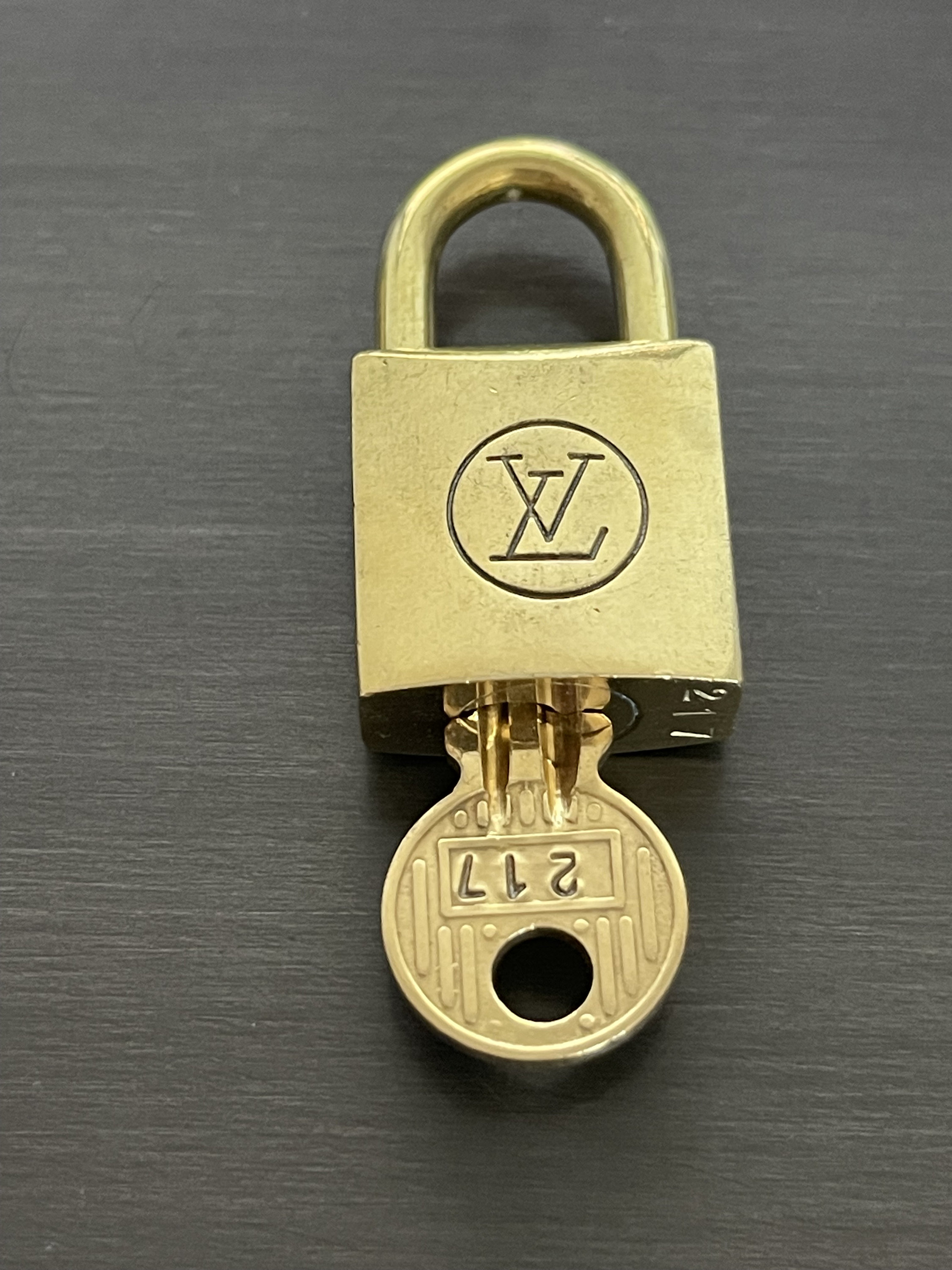 Rare Silver Louis Vuitton Lock & 2 Keys #315 in Pristine Condition in 2023