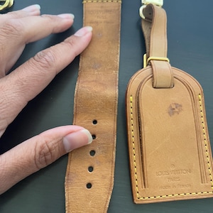 Etiqueta de identificação para bagagem de couro vachetta Louis Vuitton com etiqueta de nome e fivela de alça poignet #11392
